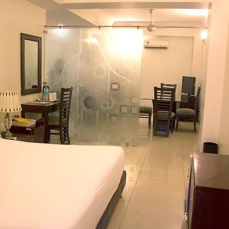 Hotel Bluestone Ghaziabad Extérieur photo