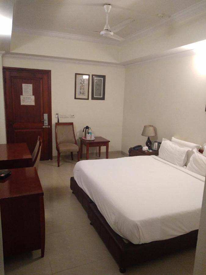Hotel Bluestone Ghaziabad Extérieur photo