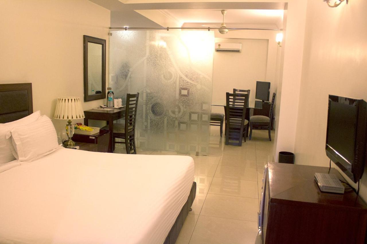 Hotel Bluestone Ghaziabad Extérieur photo